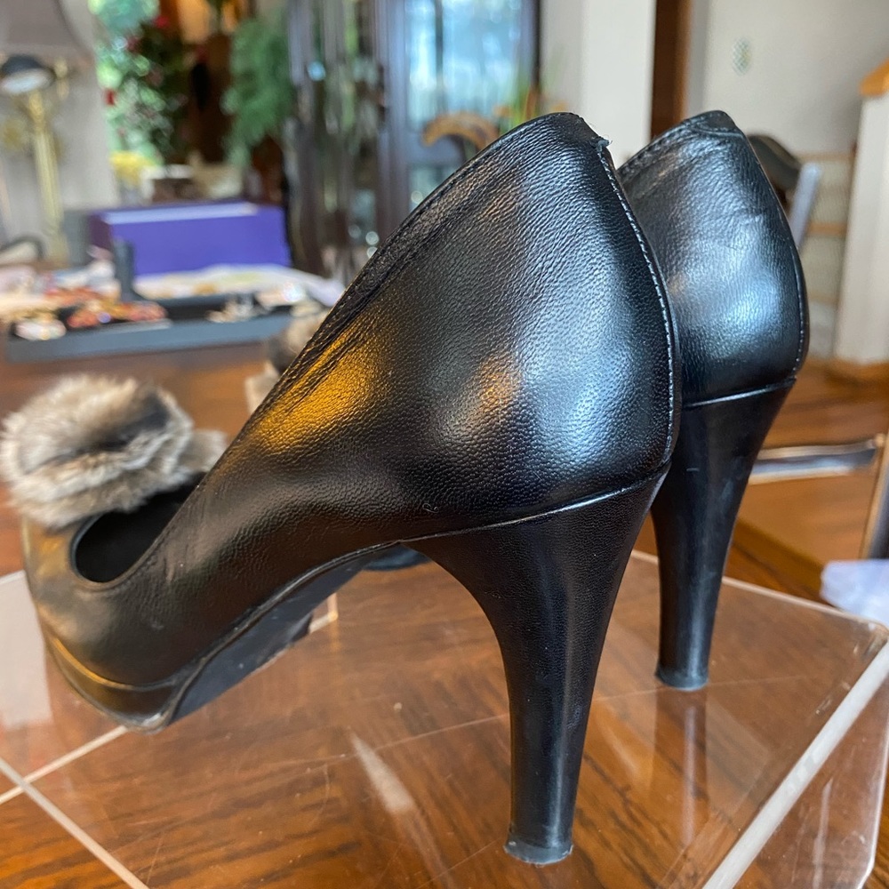 CARISMA Size 8 Black leather with Grey furry PomPom 3.75” heel on platform Pump - Picture 6 of 8